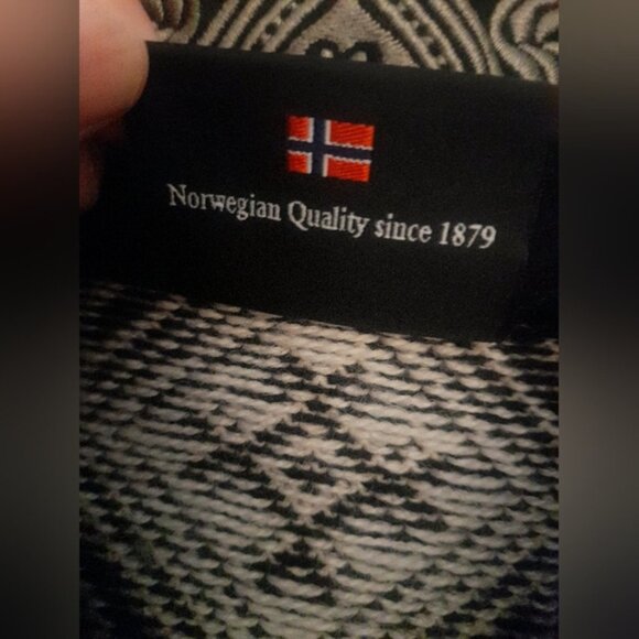 Dale of Norway Patterned Knit Cardigan - Picture 10 of 13